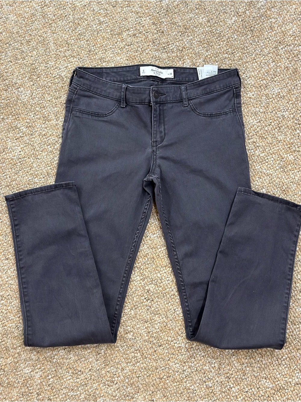 Abercrombie and Fitch Women’s Dark Gray Straight Jeans Sz 6/28